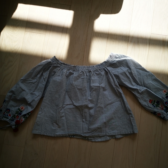 Forever 21 Off-shoulder Embroidery Cropped Shirt - Picture 5 of 5